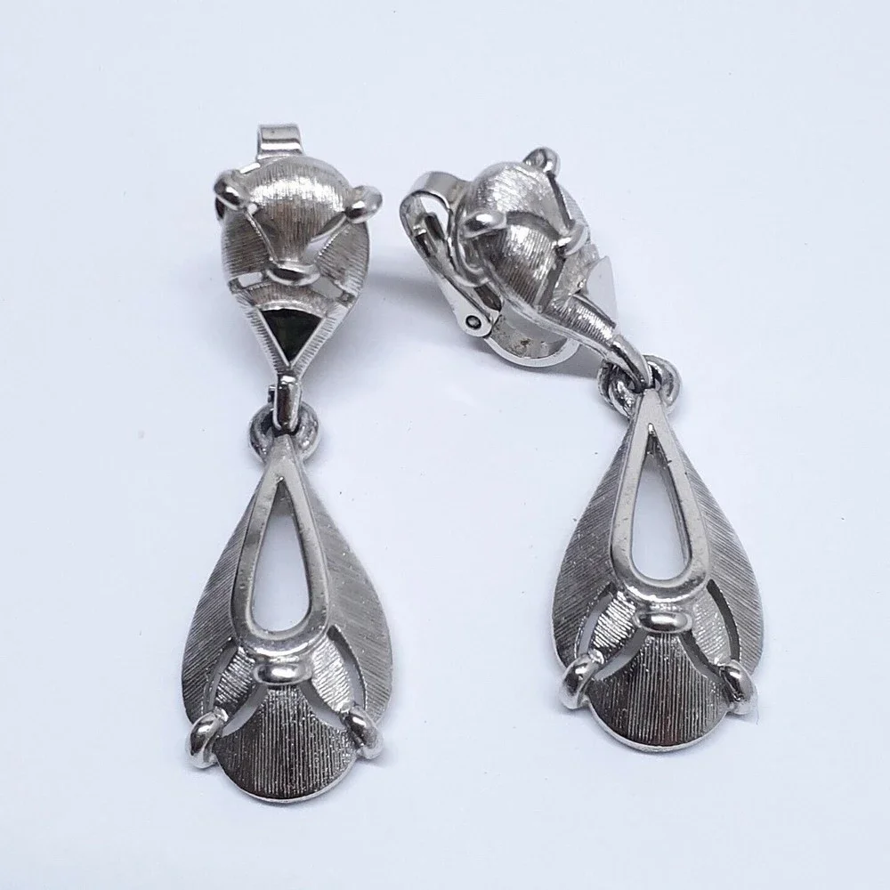 Vintage Crown Trifari Earrings Signed Clip On Silver Tone Dangle - Picture 1 of 16